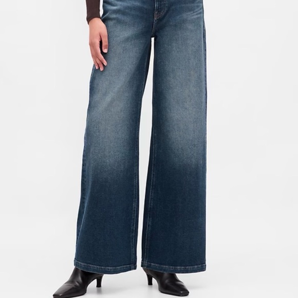 GAP High Rise Stride Wide-Leg Jeans in Vintage Tint - Picture 2 of 8